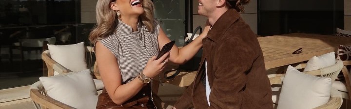 开云-英格兰太太团成员回家！加拉格尔模特女友晒照：生活真是疯狂！