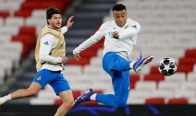 开云官网-世体：皇马在光明球场进行训练，姆巴佩确认身体状态可以首发