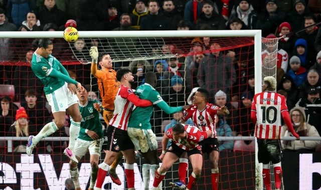 开云官网-1:0！萨拉赫队史第一，范戴克一锤定音，利物浦重返胜利紧咬曼联