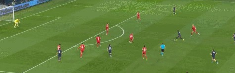 开云体育-半场：巴黎1-0利物浦，杜埃折射破门，马马尔达什维利屡救险