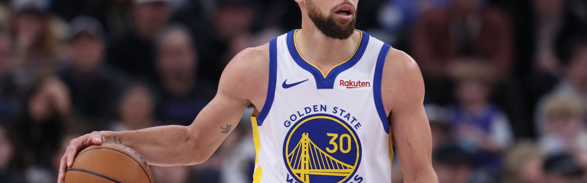 开云-98K就位！梅尔顿一屁股卡住加兰回传 库里追身接球三分轰进