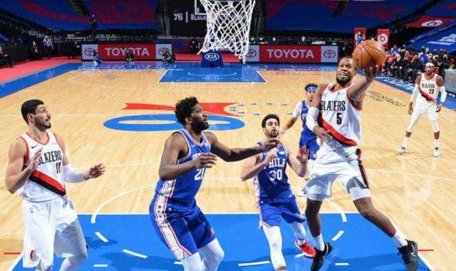 没有队内超巨利拉德 开拓者众志成城爆冷击败76人