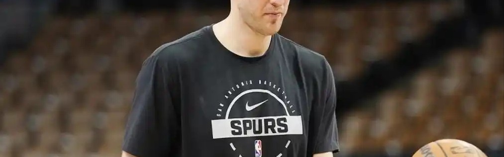 开云APP-一夜官宣3签1裁：马刺签约21篮板9助攻妖塔，25+10控卫签约步行者