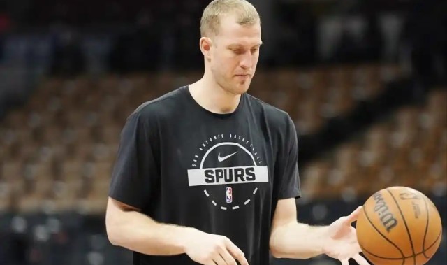 开云APP-一夜官宣3签1裁：马刺签约21篮板9助攻妖塔，25+10控卫签约步行者