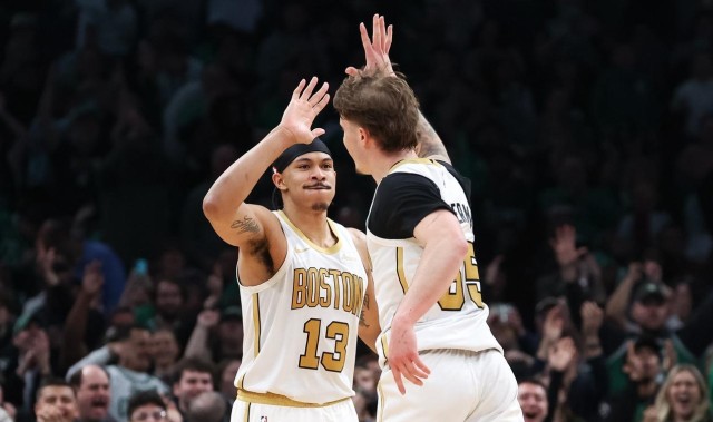 kaiyun-常规赛收官战红黑榜，绿军展现深度掘金展现决心，一队搬石砸脚