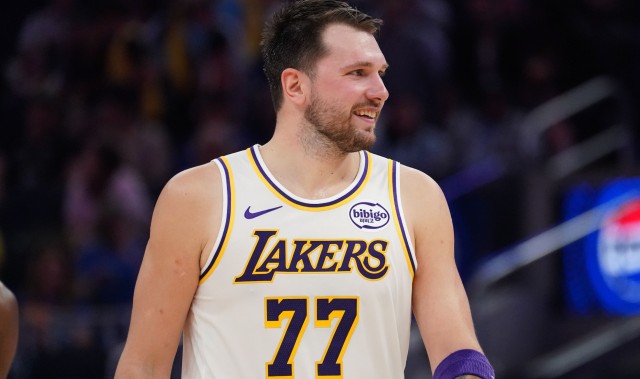 稳是很稳！东契奇22中10得27分10板7助1帽 7失误&amp;抱怨太多是瑕疵